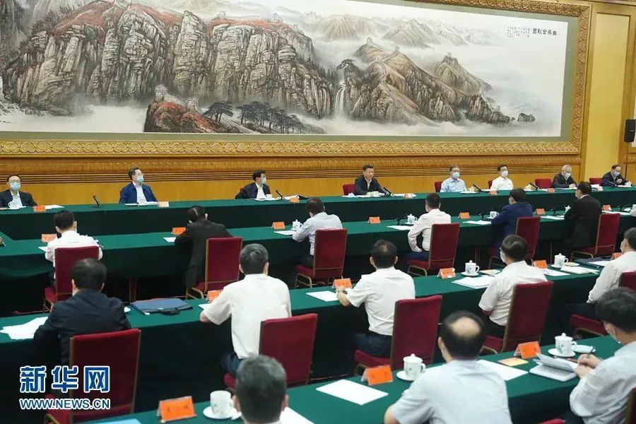 周育先參加企業(yè)家座談會(huì)：要弘揚(yáng)企業(yè)家精神，勇于創(chuàng)新，發(fā)揮好央企的龍頭帶動(dòng)作用