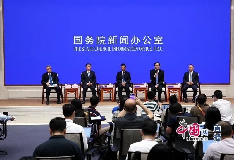中外記者見面會(huì)上，周育先談如何弘揚(yáng)企業(yè)家精神